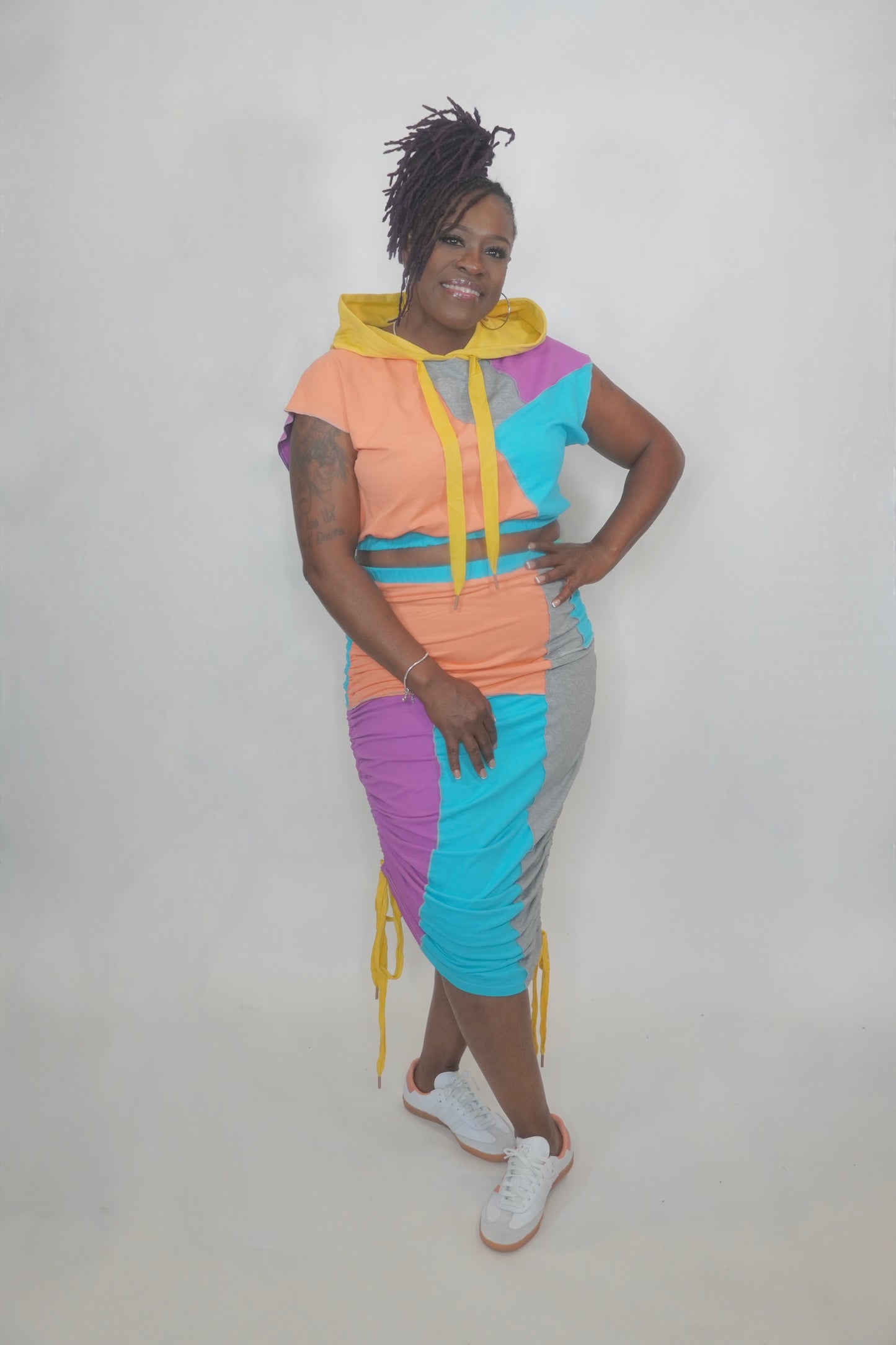 COLOR BLOCK HOOD AND RUCHED SKIRT SET