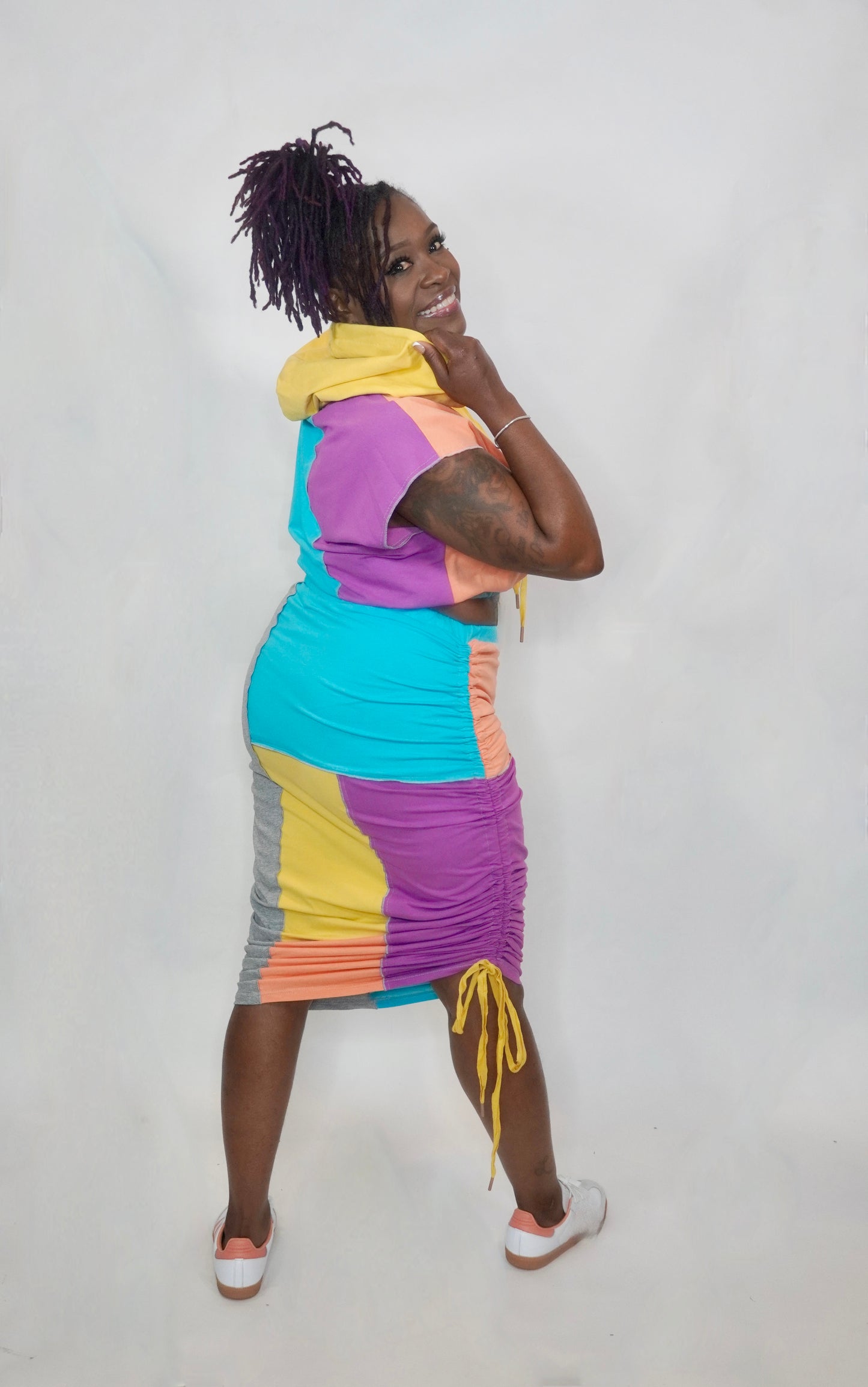 COLOR BLOCK HOOD AND RUCHED SKIRT SET
