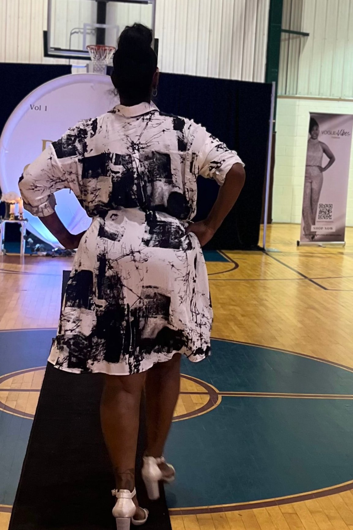WHITE & BLACK LOOSE FIT SHIRT DRESS